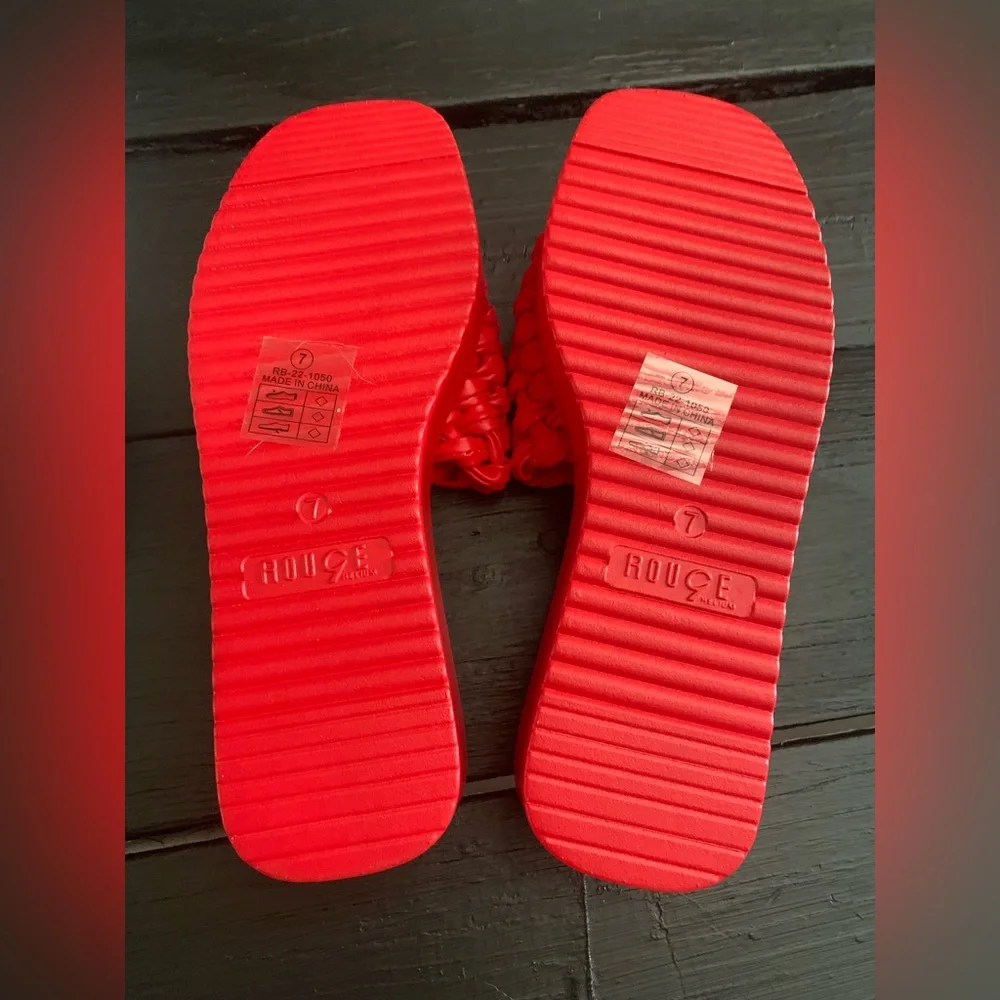 ❤️❤️ Rouge Helium Red Rubber Heel Flip flop❤️❤️NWT